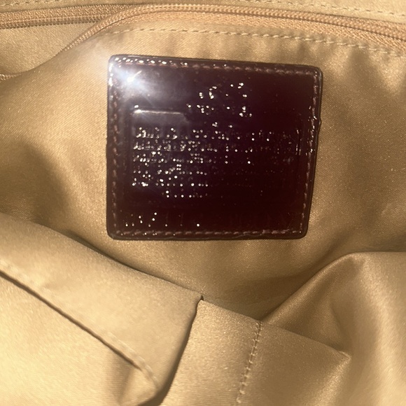 Purple coach bag!!! In amazing condition - Picture 2 of 3